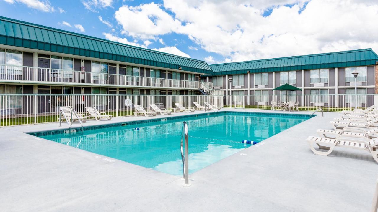Red Roof Inn & Suites Dekalb Kültér fotó