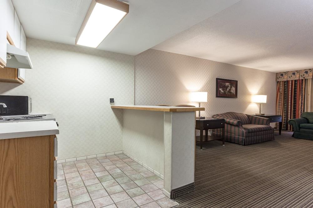 Red Roof Inn & Suites Dekalb Kültér fotó