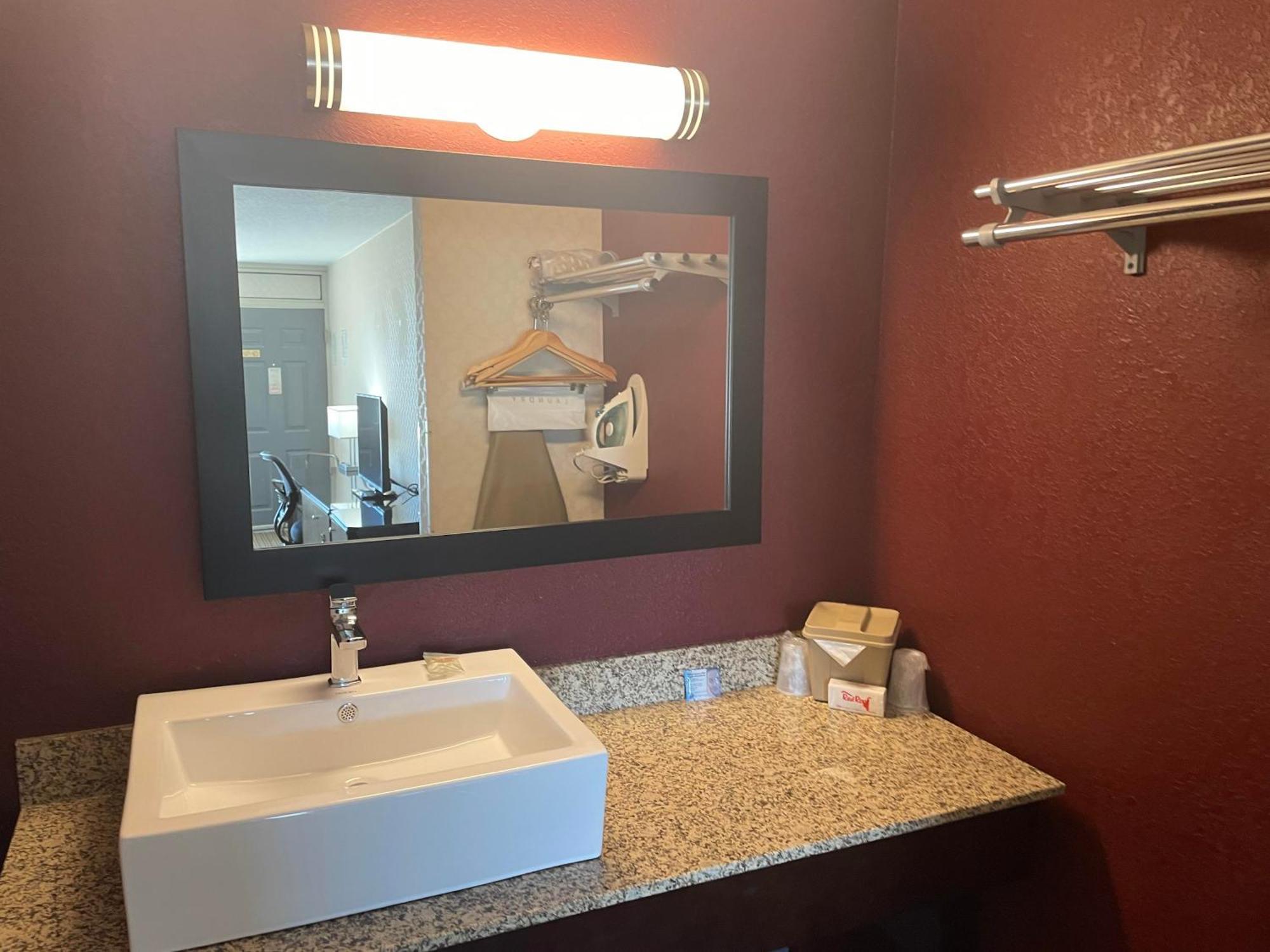 Red Roof Inn & Suites Dekalb Kültér fotó