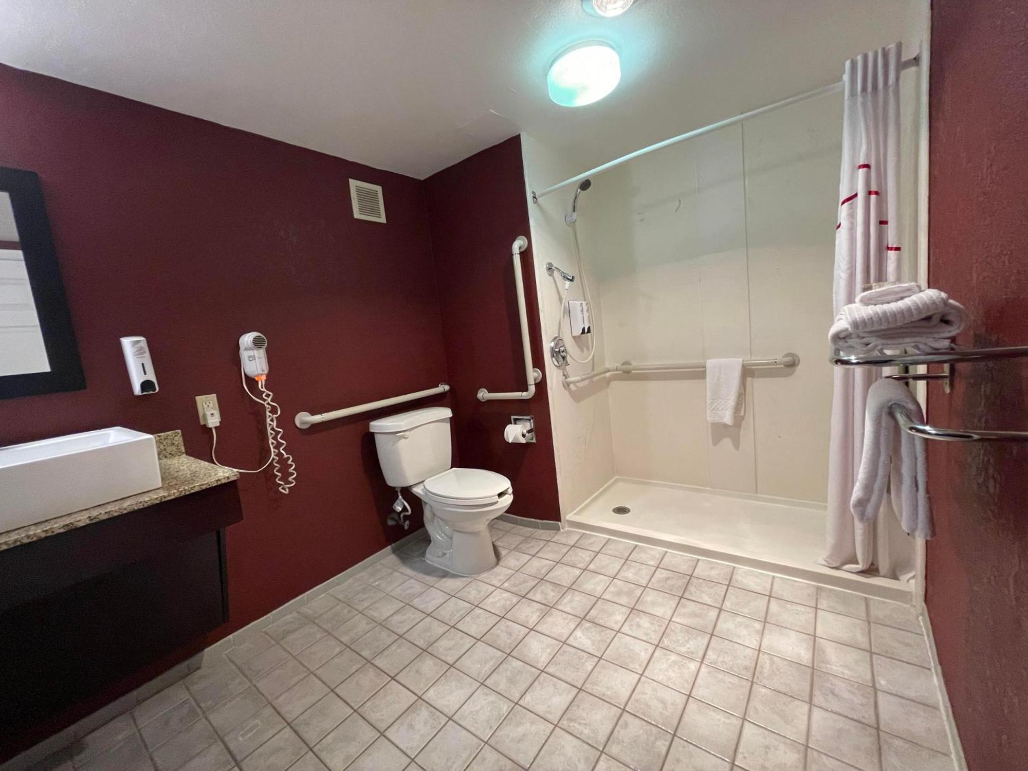 Red Roof Inn & Suites Dekalb Kültér fotó